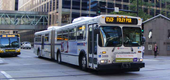 Metro Transit New Flyer D60HF 3203